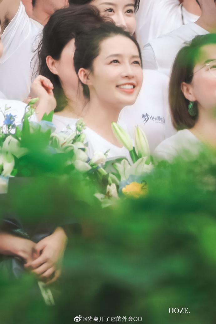 发现老公出轨，家里两个小孩都不满10岁，我没啥收入，是选择离婚还是忍耐认命？游戏画面